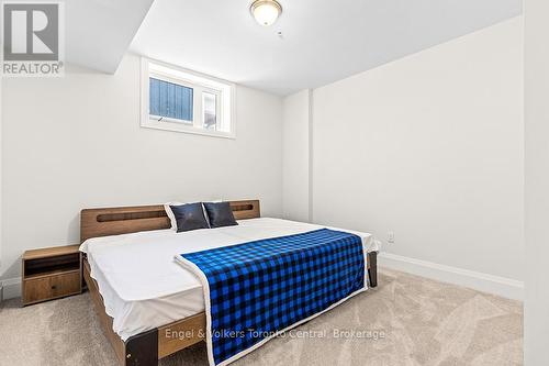 110 Dorothy Drive, Blue Mountains, ON - Indoor Photo Showing Bedroom