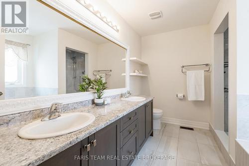 12 Hutton Crescent, Essa, ON - Indoor Photo Showing Bathroom