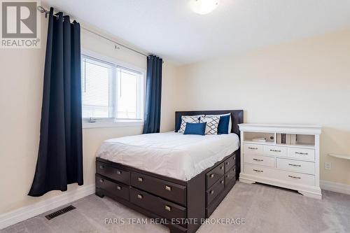 12 Hutton Crescent, Essa, ON - Indoor Photo Showing Bedroom