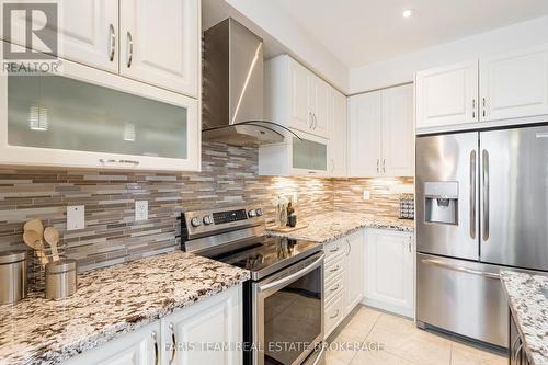 12 Hutton Crescent, Essa, ON - Indoor Photo Showing Kitchen With Upgraded Kitchen