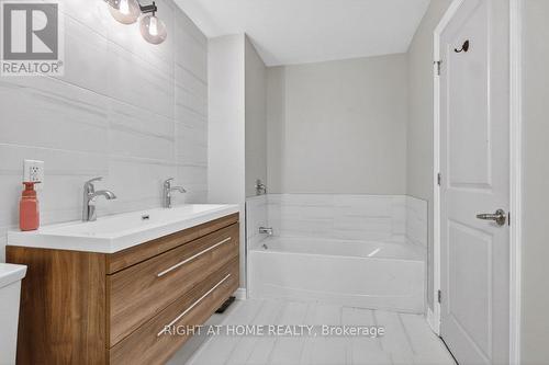 6 - 30 Prestige Circle, Ottawa, ON - Indoor Photo Showing Bathroom