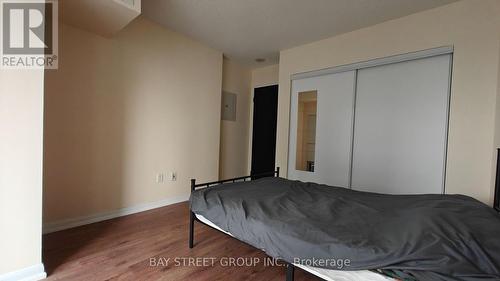 1606 - 33 Sheppard Avenue E, Toronto, ON - Indoor