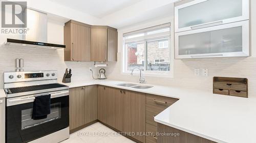 5962 Manzanillo Crescent, Mississauga, ON - Indoor Photo Showing Kitchen With Double Sink