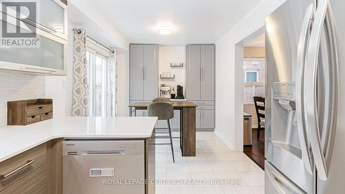 5962 Manzanillo Crescent, Mississauga, ON - Indoor Photo Showing Kitchen