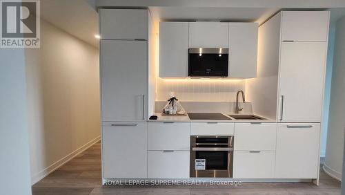 418 - 1 Fairview Road E, Mississauga, ON - Indoor Photo Showing Kitchen