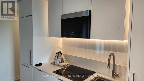 418 - 1 Fairview Road E, Mississauga, ON - Indoor Photo Showing Kitchen