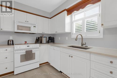 22 Briarwood Crescent, Belleville (Belleville Ward), ON - Indoor Photo Showing Kitchen