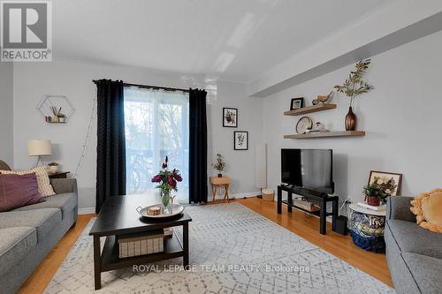 131 Tall Pines Pine, Ottawa, ON - Indoor Photo Showing Living Room