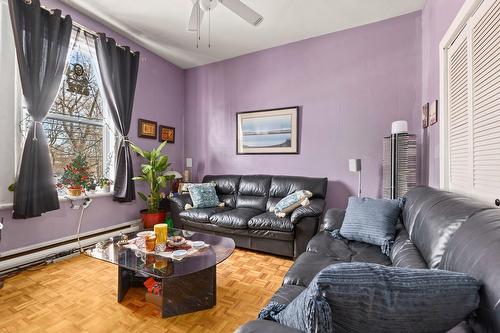 Salon - 1026  - 1030 Av. D'Oxford, Montréal (Côte-Des-Neiges/Notre-Dame-De-Grâce), QC - Indoor Photo Showing Living Room