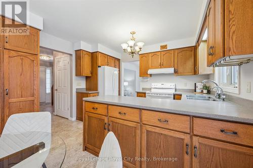 43 Brady Lane, Guelph (Kortright East), ON - Indoor Photo Showing Kitchen With Double Sink
