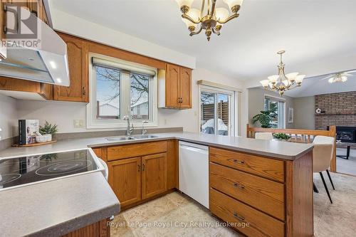 43 Brady Lane, Guelph (Kortright East), ON - Indoor Photo Showing Kitchen With Double Sink