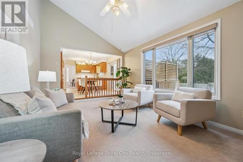 43 Brady Lane, Guelph (Kortright East), ON - Indoor Photo Showing Living Room