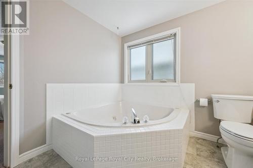 43 Brady Lane, Guelph (Kortright East), ON - Indoor Photo Showing Bathroom