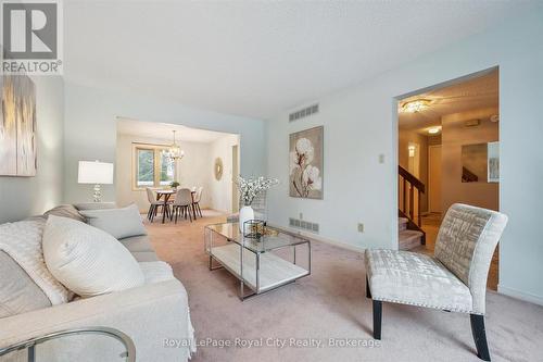 43 Brady Lane, Guelph (Kortright East), ON - Indoor Photo Showing Living Room