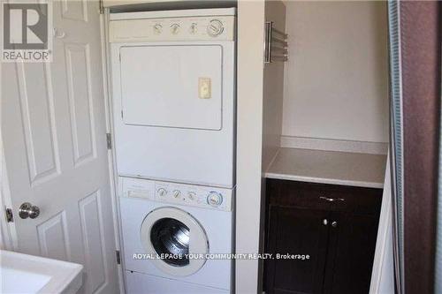 303 Kenwood Avenue, Georgina, ON - Indoor Photo Showing Laundry Room
