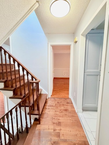 Room 1-41 Broadbridge Drive, Toronto, ON - Indoor Photo Showing Other Room