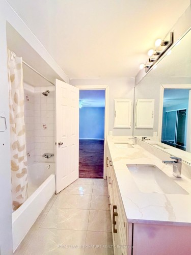 Room 1-41 Broadbridge Drive, Toronto, ON - Indoor Photo Showing Bathroom