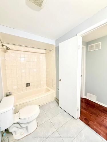 Room 1-41 Broadbridge Drive, Toronto, ON - Indoor Photo Showing Bathroom