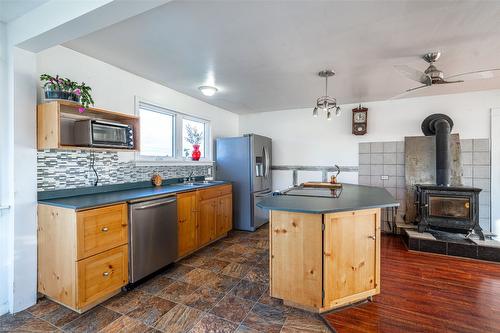 4435 Hallam Road, Armstrong, BC - Indoor Photo Showing Kitchen