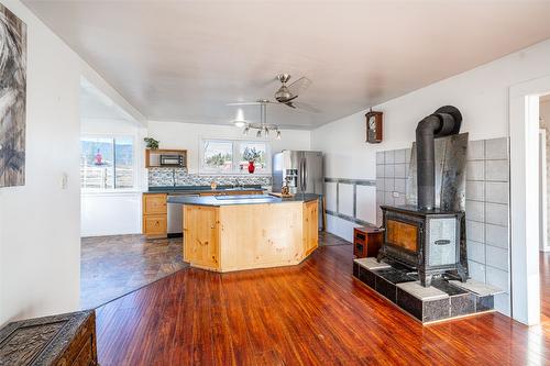 4435 Hallam Road, Armstrong, BC - Indoor Photo Showing Kitchen