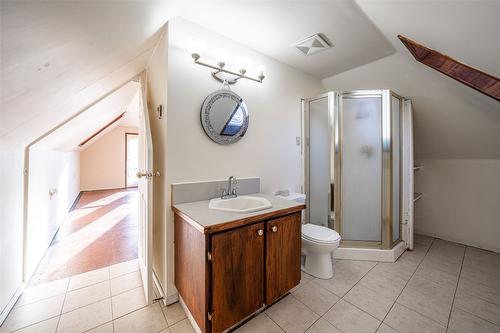 4435 Hallam Road, Armstrong, BC - Indoor Photo Showing Bathroom