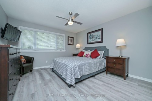 114 Green Briar Road, New Tecumseth, ON - Indoor Photo Showing Bedroom