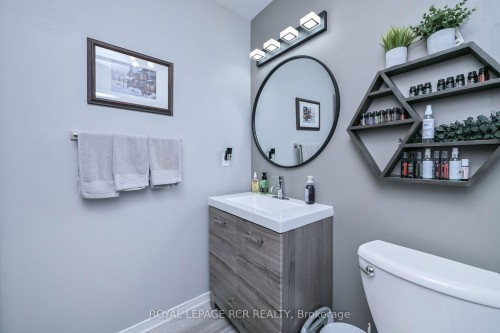 114 Green Briar Road, New Tecumseth, ON - Indoor Photo Showing Bathroom
