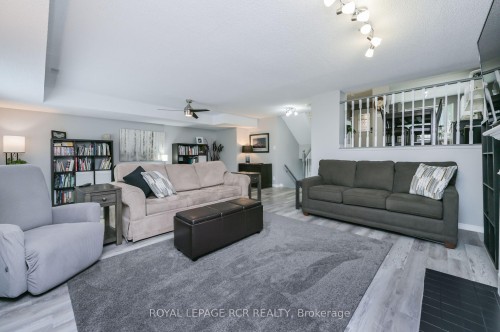 114 Green Briar Road, New Tecumseth, ON - Indoor Photo Showing Living Room