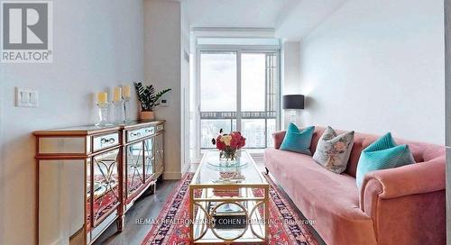 3909 - 8 Eglinton Avenue E, Toronto, ON - Indoor Photo Showing Living Room