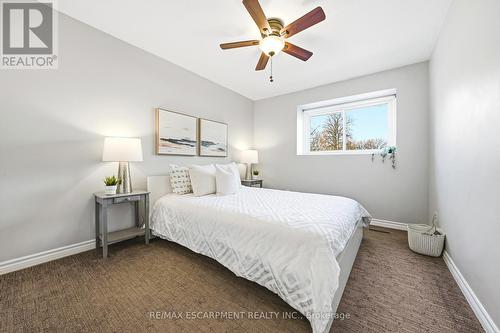 92 - 1584 Newlands Crescent, Burlington, ON - Indoor Photo Showing Bedroom