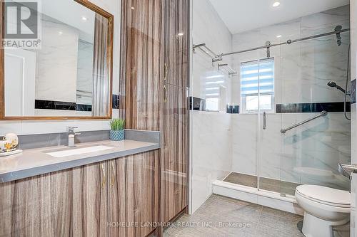 18 Caine Street, Richmond Hill, ON - Indoor Photo Showing Bathroom
