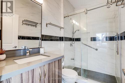 18 Caine Street, Richmond Hill, ON - Indoor Photo Showing Bathroom