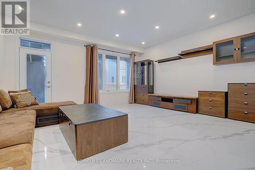 18 Caine Street, Richmond Hill, ON - Indoor