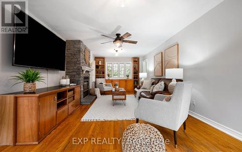 994359 Mono-Adjala Townline, Adjala-Tosorontio, ON - Indoor Photo Showing Living Room