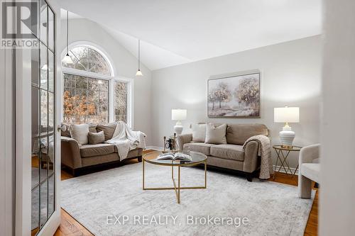 994359 Mono-Adjala Townline, Adjala-Tosorontio, ON - Indoor Photo Showing Living Room