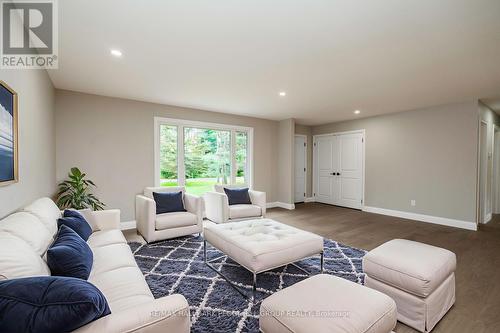16 Hillview Crescent, Springwater, ON - Indoor Photo Showing Living Room