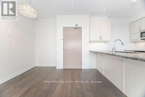 310 - 3028 Creekshore Common, Oakville, ON - Indoor Photo Showing Kitchen