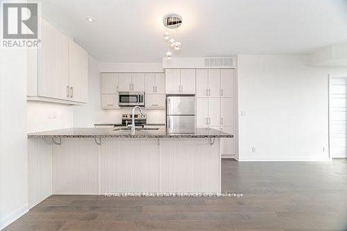 310 - 3028 Creekshore Common, Oakville, ON - Indoor Photo Showing Kitchen With Upgraded Kitchen