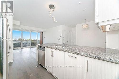 310 - 3028 Creekshore Common, Oakville, ON - Indoor Photo Showing Kitchen With Upgraded Kitchen