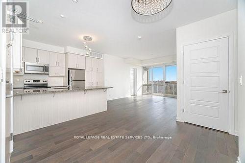 310 - 3028 Creekshore Common, Oakville, ON - Indoor Photo Showing Kitchen