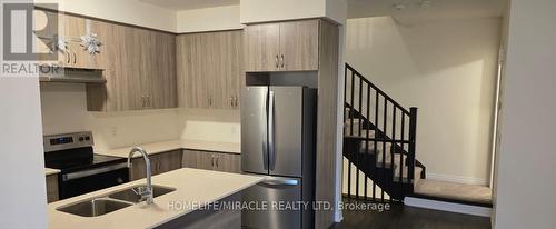 914 - 585 Colborne Street, Brantford, ON - Indoor Photo Showing Kitchen With Stainless Steel Kitchen With Double Sink With Upgraded Kitchen