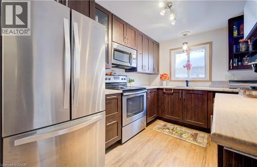 123 Kingswood Drive, Kitchener, ON - Indoor Photo Showing Kitchen