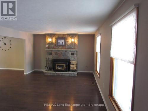 251 4Th Avenue, Hanover, ON - Indoor Photo Showing Living Room With Fireplace