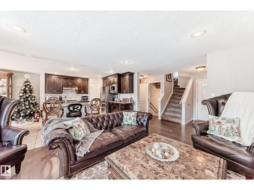 1704 158 St Sw, Edmonton, AB - Indoor Photo Showing Living Room