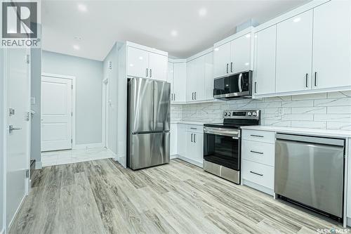 521 Sharma Crescent, Saskatoon, SK - Indoor Photo Showing Kitchen With Stainless Steel Kitchen