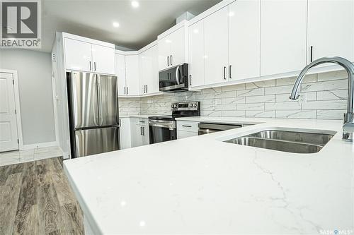 521 Sharma Crescent, Saskatoon, SK - Indoor Photo Showing Kitchen With Stainless Steel Kitchen With Double Sink With Upgraded Kitchen