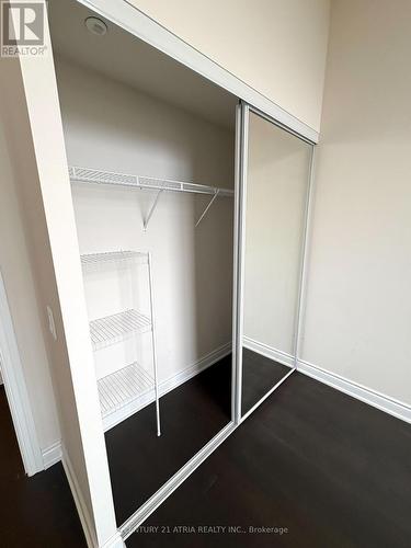 960 - 1 Sun Yat Sen Avenue, Markham, ON - Indoor