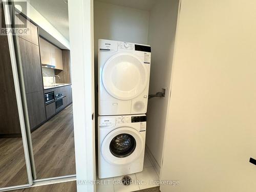 4601 - 8 Interchange Way, Vaughan, ON - Indoor Photo Showing Laundry Room