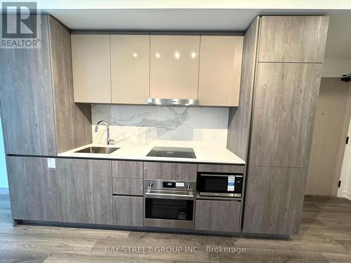 4601 - 8 Interchange Way, Vaughan, ON - Indoor Photo Showing Kitchen