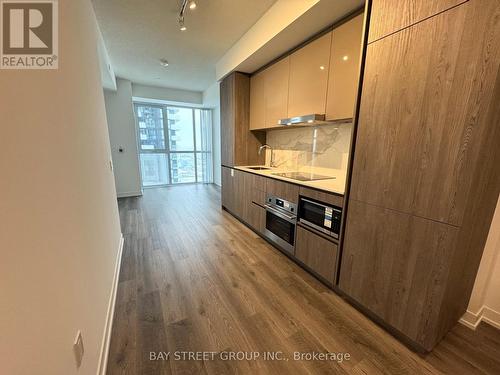 4601 - 8 Interchange Way, Vaughan, ON - Indoor Photo Showing Kitchen